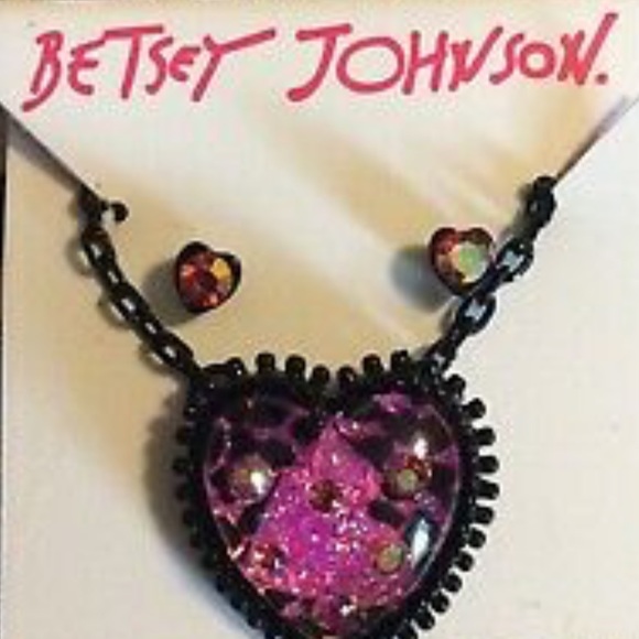 New Betsey Johnson Heart Pendant & Earrings Set - Picture 14 of 15